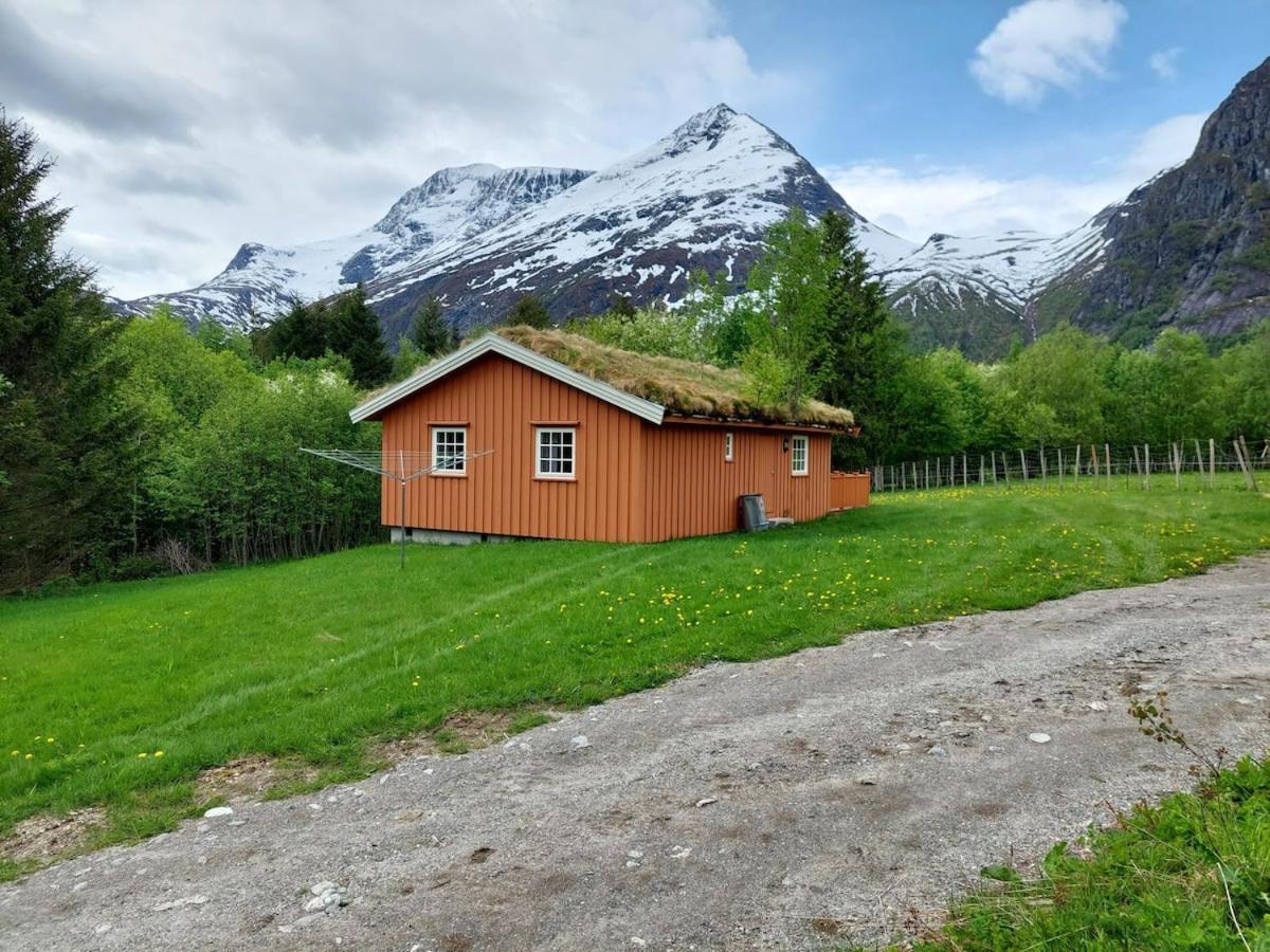 Timber Cabin Eresfjord Med Bat Til Leie Overas Exterior photo