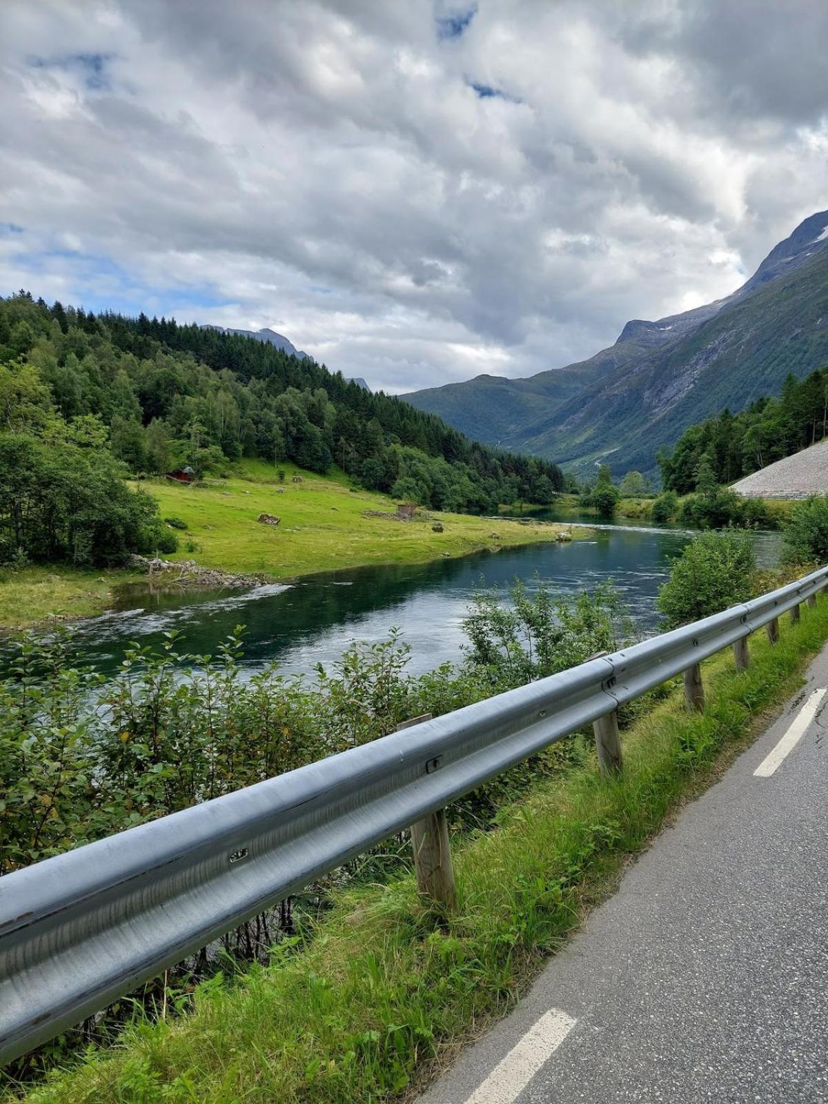Timber Cabin Eresfjord Med Bat Til Leie Overas Exterior photo