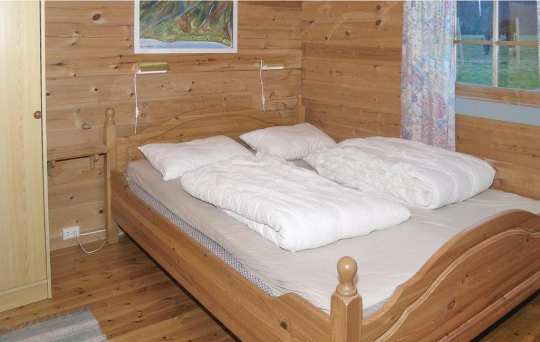 Timber Cabin Eresfjord Med Bat Til Leie Overas Exterior photo
